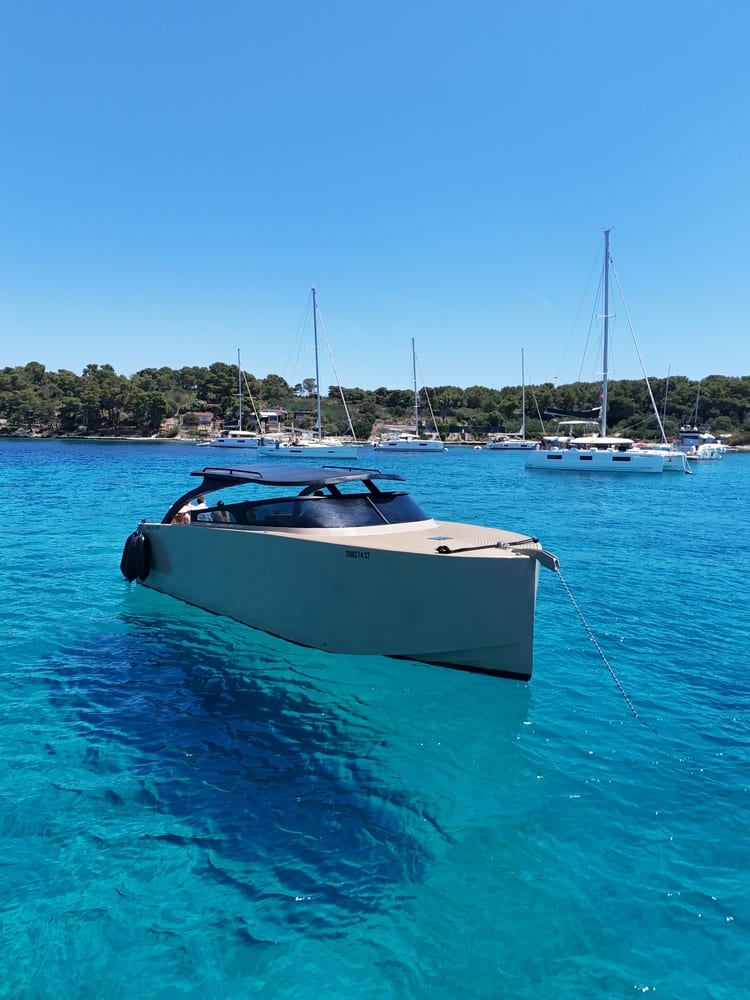 Felix 37 Buenaventura — Rebelde Boats private speedboat on the Adriatic