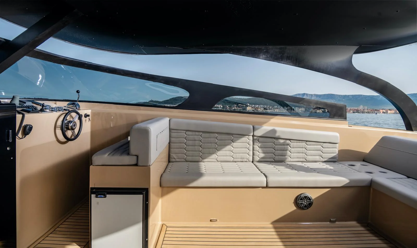 Felix 37 Buenaventura speedboat — Rebelde Boats private charter from Split