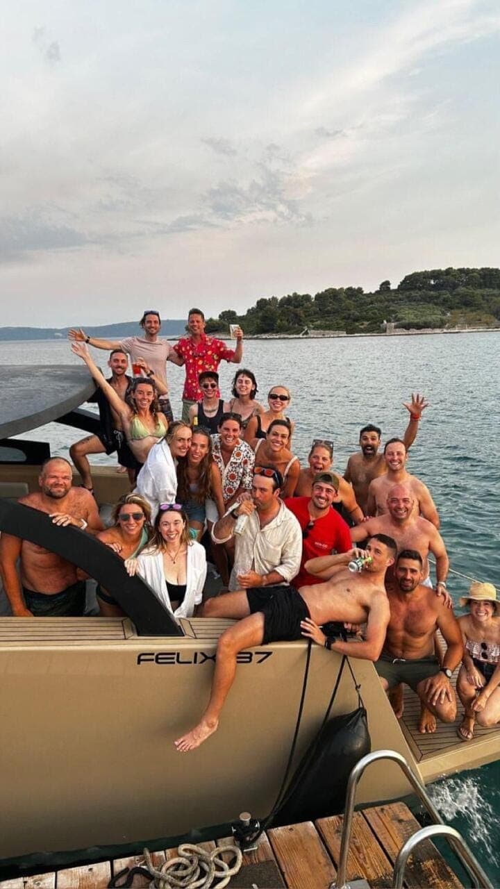 Happy guests on a private Rebelde Boats tour in the Adriatic